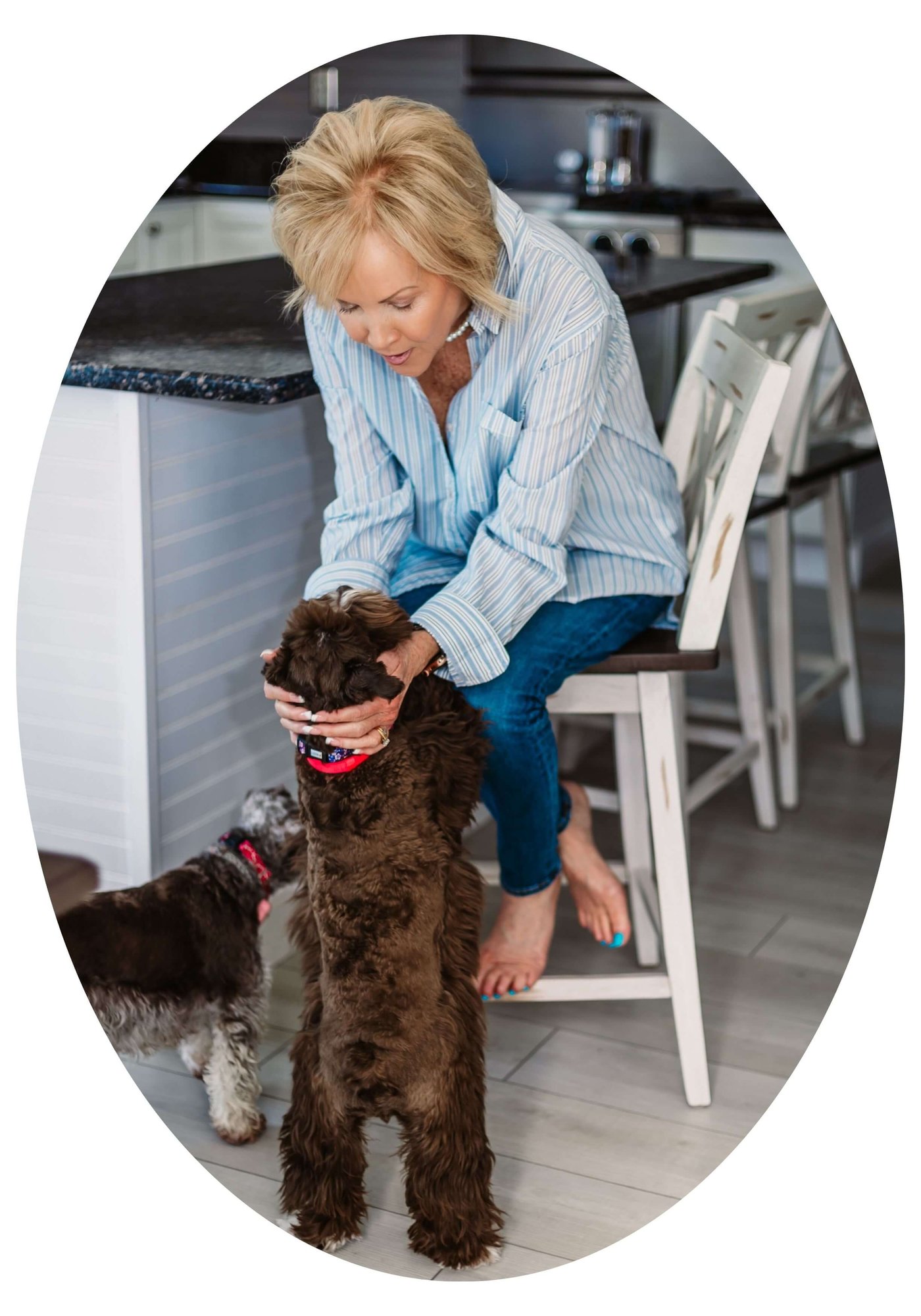 Lisa Hendrickson with her dogs Four Wheels Coaching Lisa Hendrickson with her dogs Four Wheels Coaching